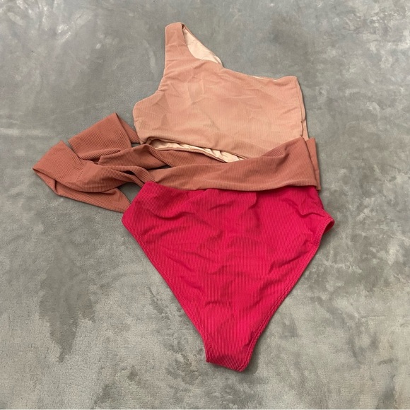 New! Beach Riot Claire One-Piece Swimsuit 24784 - Picture 5 of 9